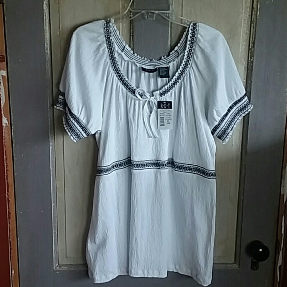 NWT R.Q.T. black and white blouse